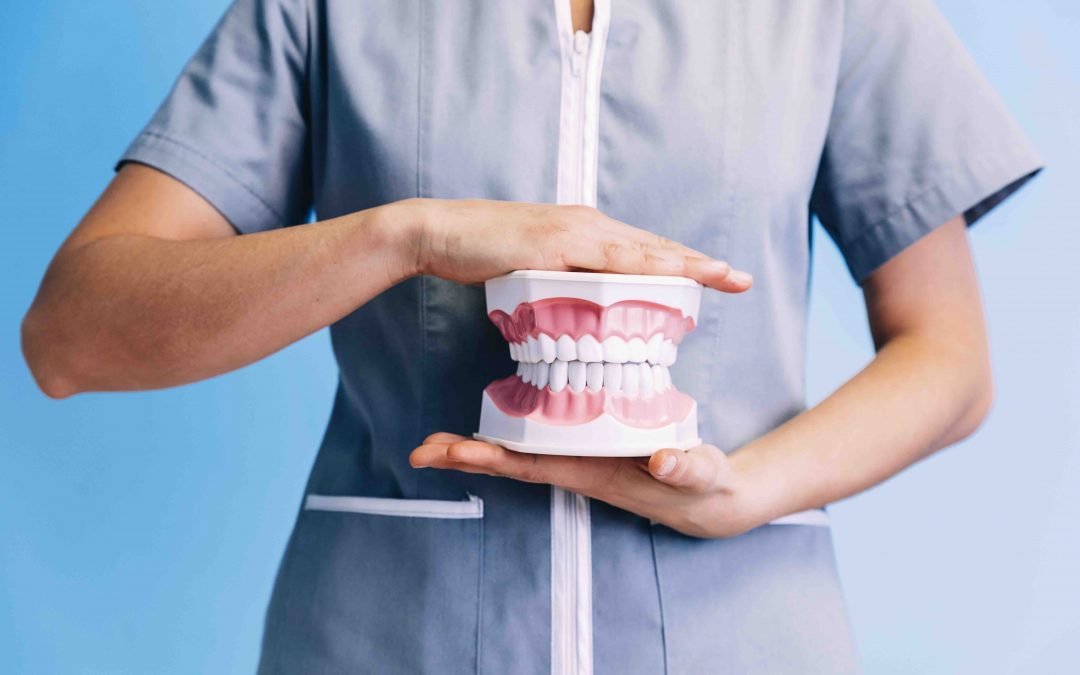 The Differences Between Braces & Invisalign/Clear Aligners And The Pros & Cons Of Each